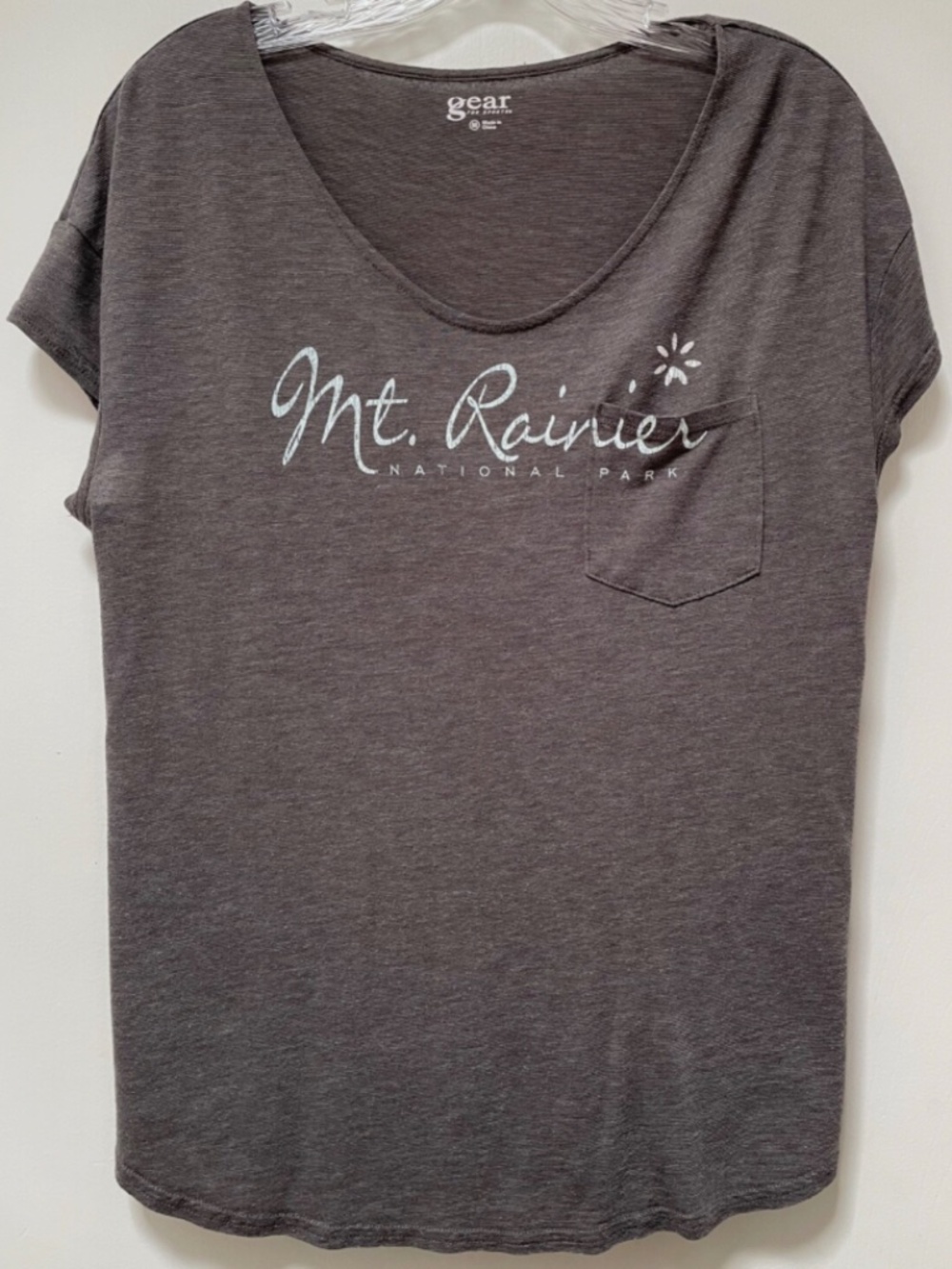 Mt. Rainier National Park Graphic Women's Medium Brown T-Shirt Gear for Sports